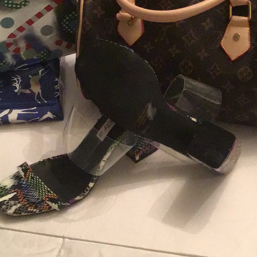 Shoes - Picture 3 of 4